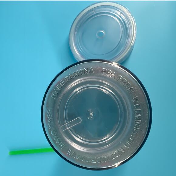 Rubbermaid 2 Quart Servin Saver Pitcher & Two Cups with Straws - Picture 4 of 15